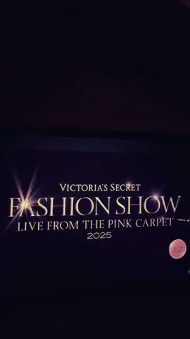 In two minutes #2000 #angels @AdrianaLima 