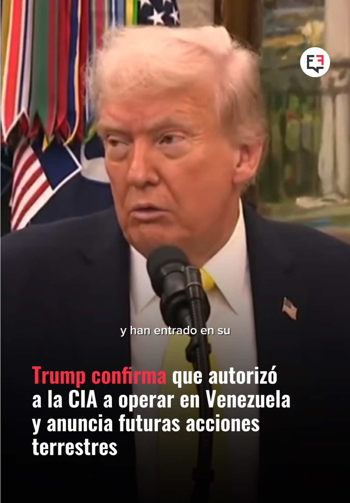 El presidente Donald J. Trump confirmó este miércoles 15 de octubre de 2025 que ha autorizado a la Agencia Central de Inteligencia (CIA) para llevar a cabo operaciones encubiertas en Venezuela, intensificando la presión sobre el gobierno de Nicolás Maduro. La autorización incluye la posibilidad de realizar operaciones dentro del territorio venezolano y en el mar Caribe. Durante una conferencia de prensa en el Despacho Oval, Trump anunció que, tras recientes acciones con drones contra embarcaciones en aguas internacionales, ahora están evaluando expandir las operaciones hacia tierra firme, afirmando: “No quiero decir exactamente qué haremos, pero ahora estamos mirando hacia las operaciones en tierra, porque tenemos el mar muy bajo control”. #elfacto #elfactonoticias #noticias #donaldtrump #Venezuela 