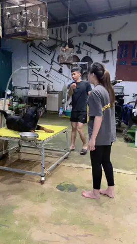 Phần 2 đây , đã cắt đoạn cầm dép lao vào rồi 