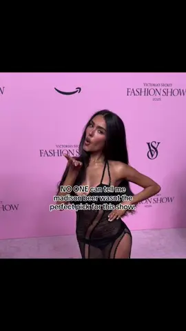 her red carpet fit is my fav so far omg i love her tan #madisonbeer #victoriasecret #victoriassecretfashionshow #vsshow #madisonbeervideos 