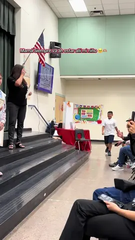 Mamá siempre estará orgullosa de ti mi amor 🫶🏽🥹 #firstborn #boymom #awardceremony #proudmama #Vlog