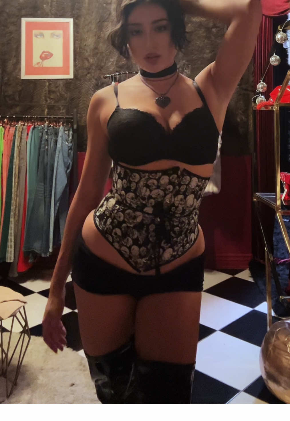 Thank god my absolute mf best friend has a #vintage store @the diva den 