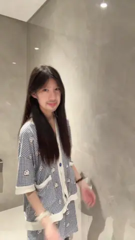 我会在稍后时间把视频搬到这里，抱歉我不能经常发帖，因为我正在参加学校考试，也很抱歉没有回复评论和私人消息，非常感谢我的编辑们。 #08 #女孩中国 #巨蟹 #不是對你沒感覺是你沒開保時捷 #女高 