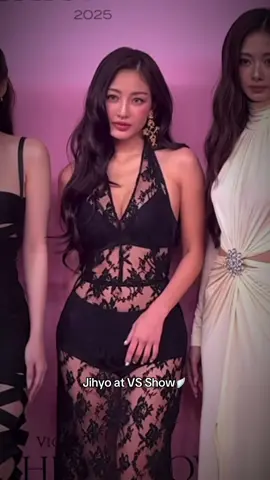 Jihyo at the 2025 Victoria Secret Show🗣️🗣️ #jihyo #twice #victoriasecret #once #Runway 
