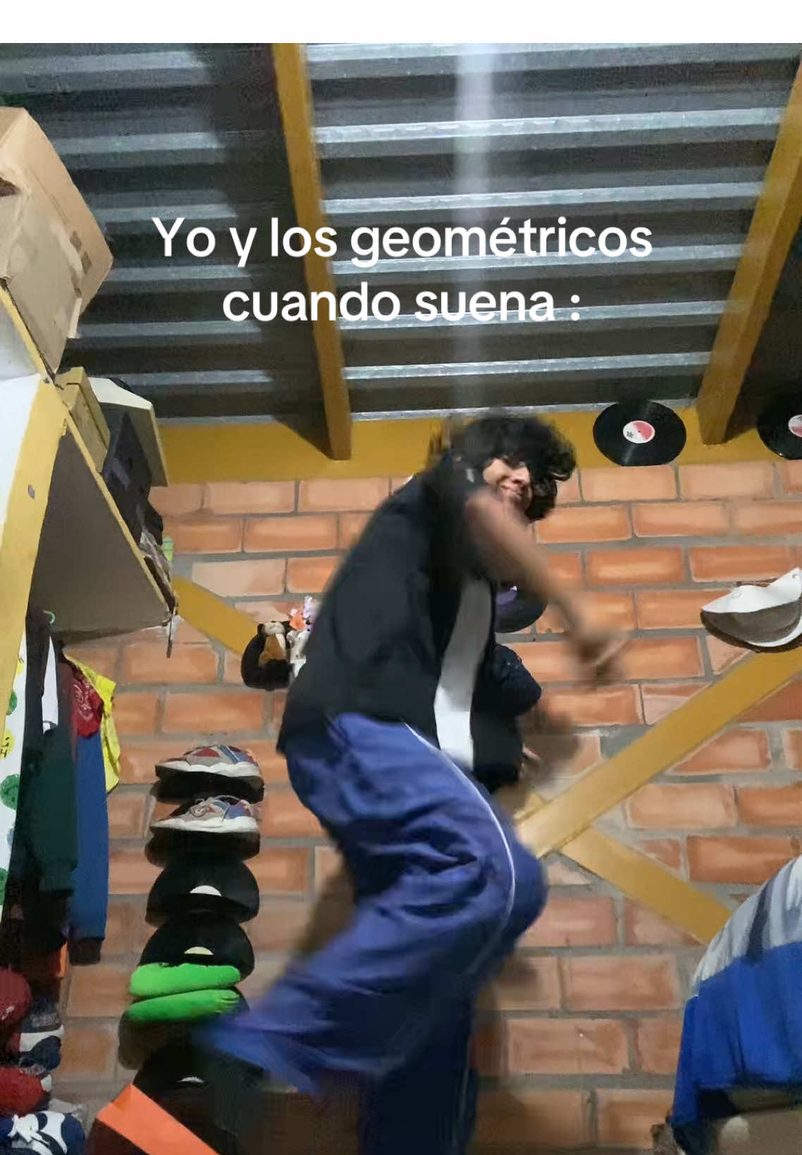 #shuffle con la canción de entrenamiento de #geometrydash 🤖  #cuttingshapes #dance #geometrydashmemes   