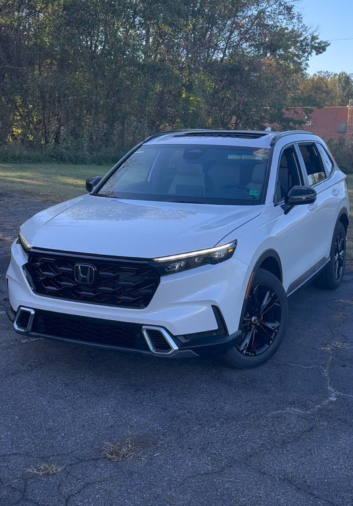 god this makes me want a crv really bad. i LOVE how this looks. i honestly really wanna consider these now 😭 this gorgeous fully loaded crv is located at nelson honda in martinsville virginia, if you’re interested please check out www.autosbynelson.com!! #fyp #honda #crv #sporttouring #hybrid 