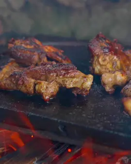 Costilla de borrego asada en piedra volcánica 😋#paratii #costillas #comida #recetas 
