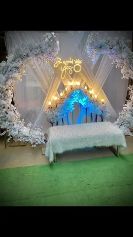 العروسه بتقولي الكوشه في الشارع هتكون حلوه ؟! اتصدمت من النتجه 😳 مستني رايكم ف التعليقات اقل سعر كوشه ف مصر01115639211 #كوشه_ورد #ديكورات #ورد #الخطوبة  #ديكوريشن 