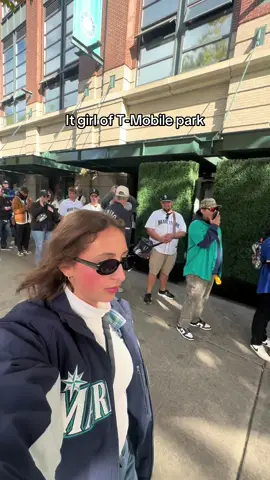 I’ll see u at the worlds series #mariners #seattlemariners #WorldSeries #alcs 