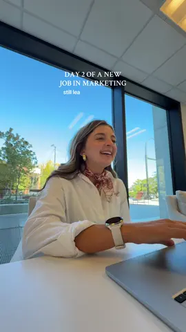 I’ll get better at these I promise hahaha very out of my normal vlog routine 🙃🥳🤷‍♀️ ily thanks for being here!!!! #newjob #marketing #9to5 #officelife #workvlog 