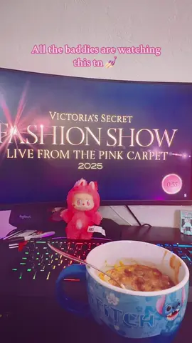 I love all the models on here tonight 💅🏻 #victoriassecret #labubu #fashionshow #egirl #fyp 