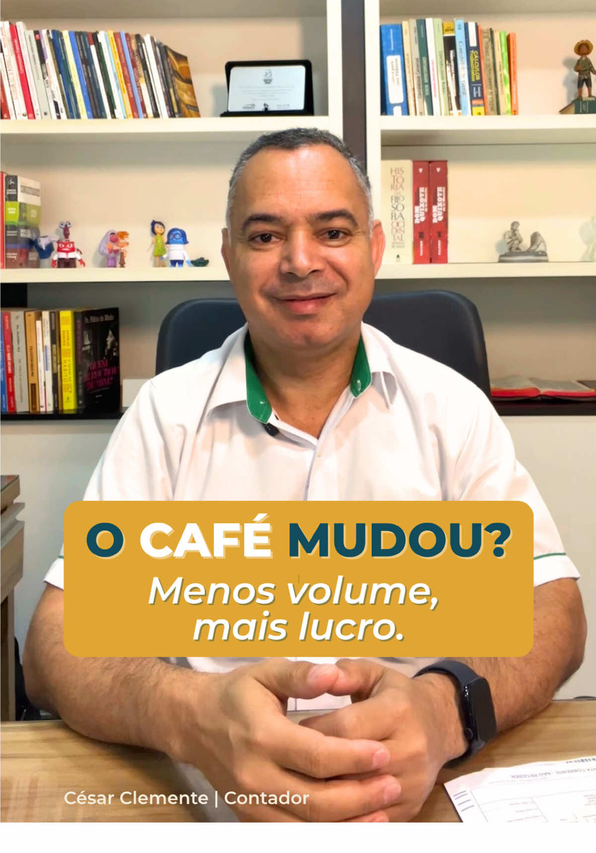 O café brasileiro vive um momento curioso: exportamos menos, mas faturamos mais. ☀️ Clima incerto, estoques baixos e preços internacionais em alta movimentam o mercado. 🔎 Pra quem produz, o segredo tá na qualidade e no planejamento de venda. #café #agro #produtorrural #mercadodocafé #cesarclemente 