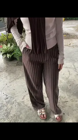 Everyday pants BY hyle yg aku pke mahogany uk allsize🤎😍 #celana #pants #stripedpants #celanahighwaist #fashion 