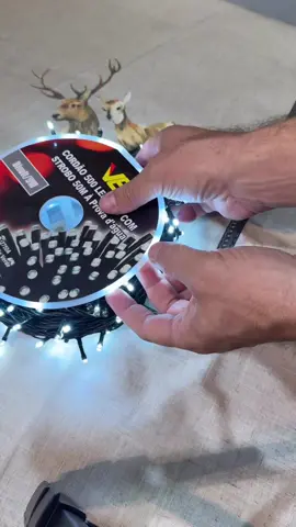 ✨✨O brilho que transforma o seu Natal!✨ O cordão com 500 lâmpadas LED fixas e o famoso strobo chegou trazendo muita luz e encanto para sua decoração 🎄💡 São 50 metros de puro brilho, bivolt e à prova d’água, perfeitos para usar dentro ou fora de casa! 👉 Venha se encantar no Showroom de Natal do Tchê — cada detalhe foi feito pra você viver a magia dessa época tão especial! 💚❤️ #natal #tchêmococa #showroomdenatal #cordãoled #decoraçãodenatal       