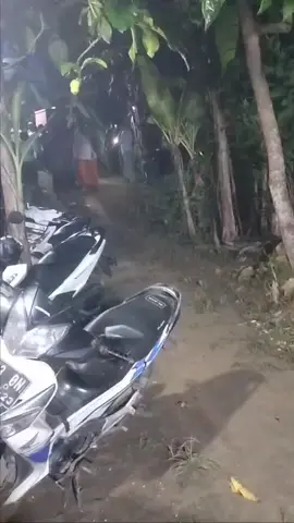 Alhamdulillah sudah tiba di rumah duka..Solihan blega bangkalan madura.... insyaallah syahid kau nak...