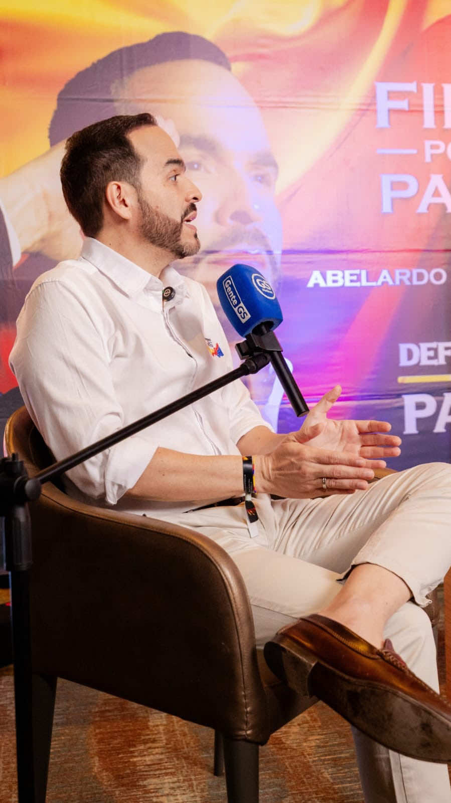 Yo tengo una obsesión por la seguridad, porque la seguridad lo es todo. De ella deviene la confianza inversionista, la prosperidad y el futuro. Por eso no viajaré fuera de Colombia y estableceré un puesto de mando unificado en cada departamento, para conocer de primera mano las dificultades que enfrenta la gente en las regiones. 🫡 Con mano de hierro y ardentía, restableceré la seguridad, la confianza inversionista y la tranquilidad del pueblo. 🦾✨ ¡Firmes por la Patria! 🇨🇴