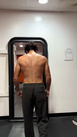After 100s of rows and pull ups, we’re getting closer to that V  #GymTok #gym #motivation #consistency #aesthetic 