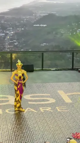 Mau healing tapi males nyusun perjalanan?” Tenang, kami udah siapin Paket Wisata Jogja yang tinggal berangkat. 📍Duduk santai, kami yang handle sisanya~ 👉 DM sekarang, slot liburan makin cepet penuh! ✨ sewa mobil + driver jogja 🗺️ paket wisata jogja 👨‍👩‍👧‍👦 group & family trip 🧳 solo trip 🚐 private trip #sewamobiljogja #paketwisatajogja  #wisatajogja  #obelixseaview 