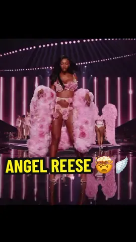 WHO not a model?? my jaw dropped… holy gorge 😍 #angelreese #vsp #victoriassecret #Runway #fashionweek 