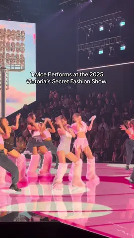 We need to watch this performance TWICE!! #twice #VictoriasSecretFashionShow #victoriassecret2025 #victoriassecret 
