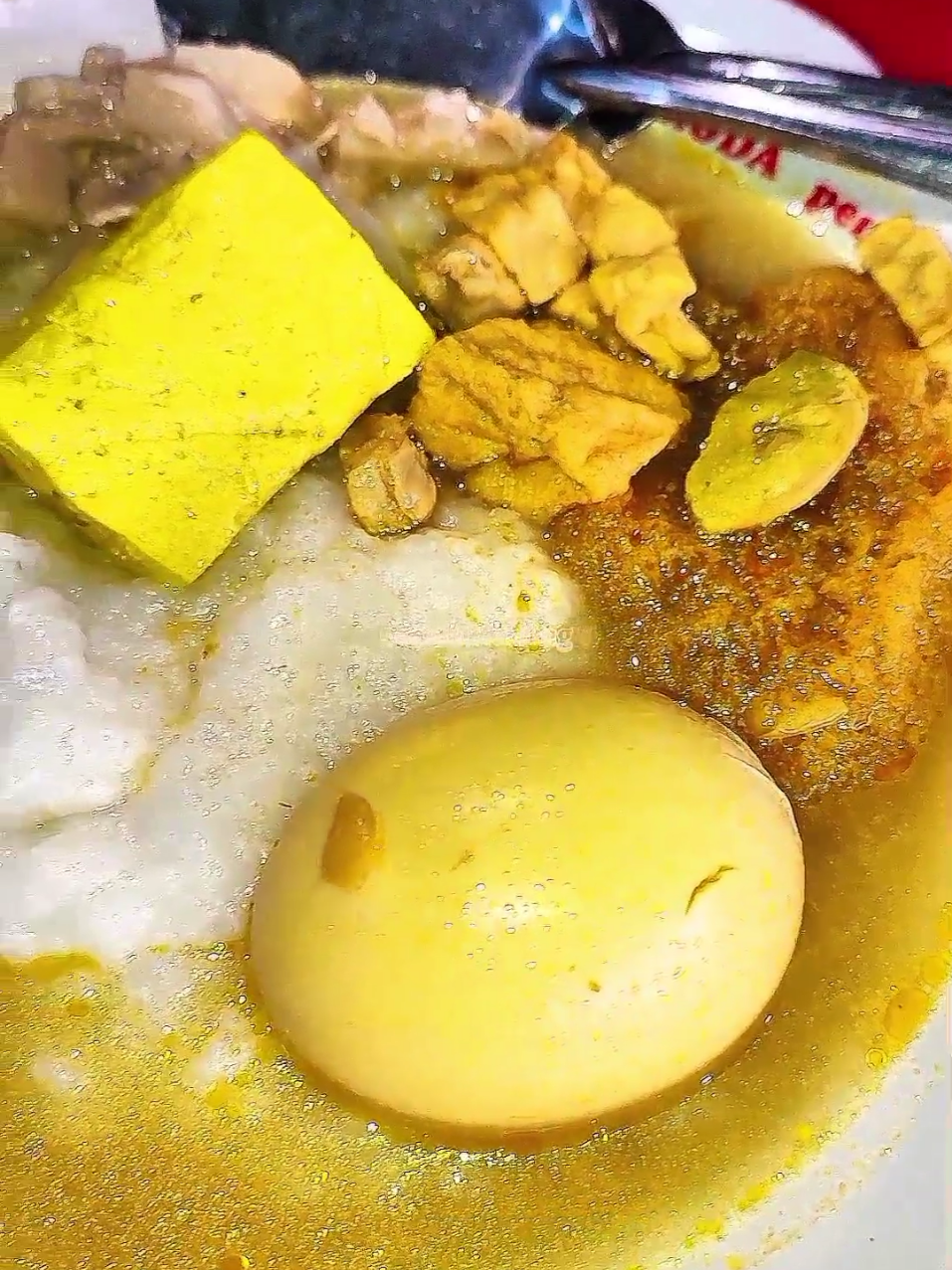 Mau tau spot kulineran sore enak di Jogja? Disini tempatnya gaess... Bubur Krecek Telur Bebek Bu Ninuk 📍Jl. Jejeran - Pleret, Keputren, Pleret, Bantul, DI Yogyakarta. ⏰ 14.30 - 22.30 WIB. 💰 Rp. 1000 - Rp. 10.000. Review Selengkapnya Ada Di Channel YouTube ▶️ Gendut Keliling #buburkrecekjogja #buburkrecek #mielethek #gendutkeliling #kulinersorejogja 