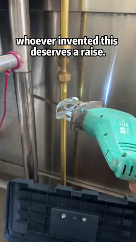 Whether you have money or not, you must buy this ratchet pipe cutter#tiktokshop #tiktok #TikTokShopRestock #fyp#tool