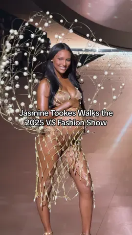 A glowing #jasminetookes just hit the #vsfashionshow red carpet at nine months pregnant