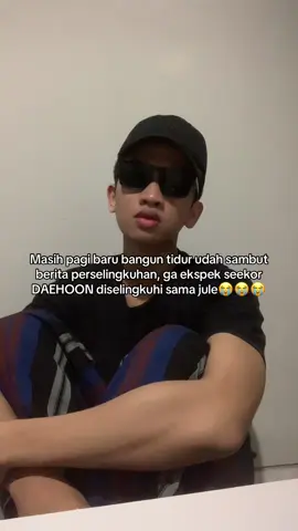 Rumah tangga pasangan seleb Jule dan Daehoon kembali menjadi sorotan publik. Setelah lama dikenal sebagai pasangan harmonis lintas negara, kini muncul kabar bahwa Jule diduga berselingkuh dari sang suami. Isu tersebut mencuat setelah beberapa unggahan Daehoon di media sosial menyinggung soal pengkhianatan dan kehilangan kepercayaan. Meski belum ada pernyataan resmi dari keduanya, netizen ramai memberikan dukungan untuk Daehoon yang dinilai tetap tenang dan dewasa menghadapi situasi ini. Hingga kini, publik masih menantikan klarifikasi langsung dari pihak Jule terkait isu perselingkuhan yang beredar.@AA Daehoon 대훈 #aadaehoon #daehoonjulia #perselingkuhan #julia 