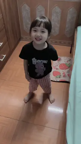 Niềm tự hào của bố ❤️. Mong con mãi nở nụ cười vui vẻ như vậy . Yêu thương con .#PhamQuynhchi 