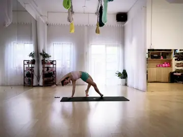 Cuốn theo dòng chảy…#yoga #yogagovap #phongtapyoga 