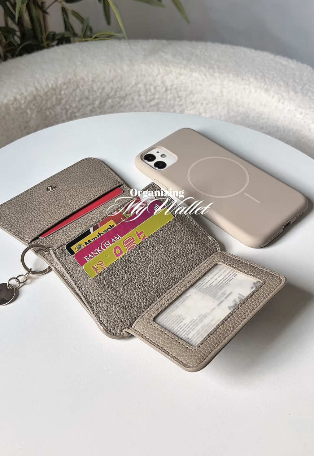 dompet kecil tapi cukup nak letak cash, coin, card 💸 serius senang nak bawa ke mana-mana 😍