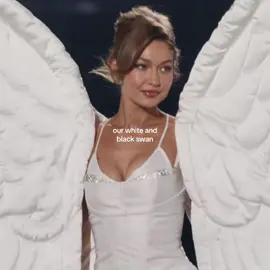 i love them #gigihadid #bellahadid #victoriassecret #vsfashionshow #2025 