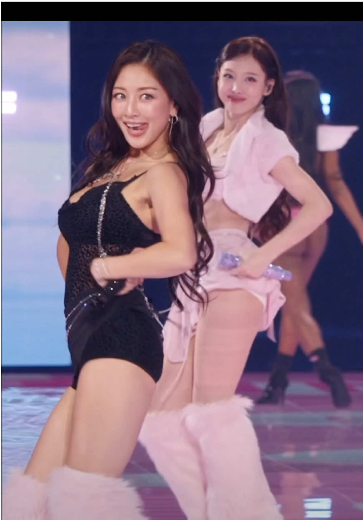 SHE WAS INSANE OMG #jihyo #mother #victoriasecret #twice #Runway 
