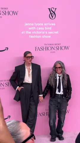 #JennaLyons made the #VictoriasSecretFashionShow date night tonight. #VS 