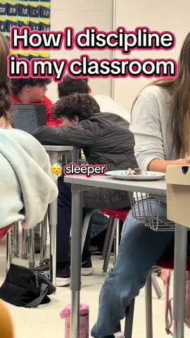 Typical day in Mr Alonso’s class, yeah, I have 2 rooms #teachersoftiktok #mralonso #criminaljustice 