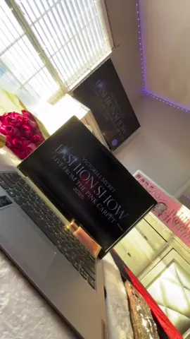 shh girls, victorias secret fashion show is on😩 #victoriassecret #fashion #fyp #viral #live 