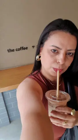 Minimalismo, tecnologia e movimento. Tá no meu look e até no meu café! @Insiderstore @The Coffee ザ・コーヒー  #thecoffee 