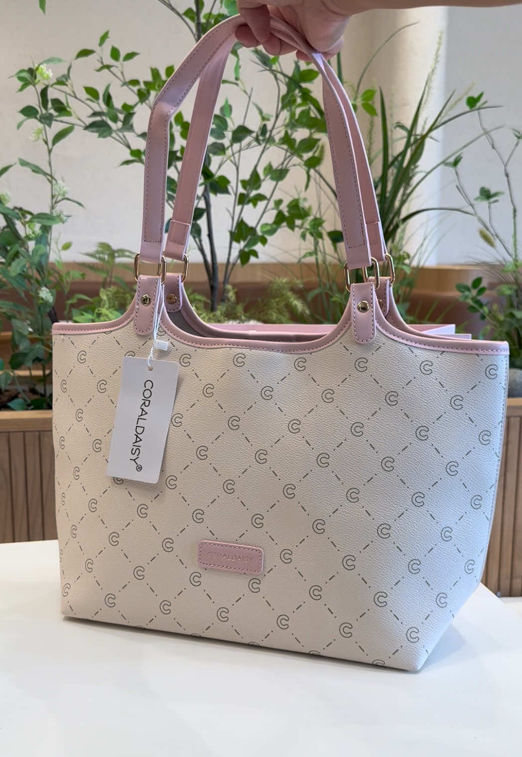 totebag pink dari @CORALDAISY cakep banget #totebag #taskerja #coraldaisy 