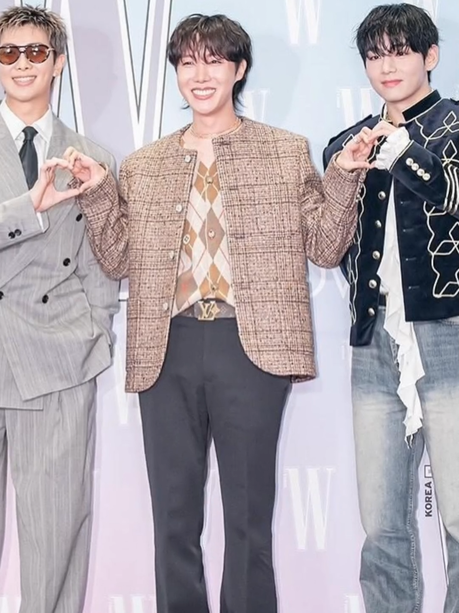 Rm,Jhope,V 💜💜💜💜💜💜💜 #bts_official_bighit #bts #v #rm #jhope 