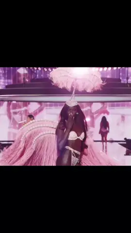 #moodboard #model #fashion #saltoalto #victoriassecretfashionshow 