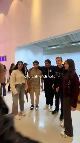 church friends holic ⛪️ #holichallenge #cristaosnotiktok #jesuscristo #igreja #fyppppppppppppppppppppppp 