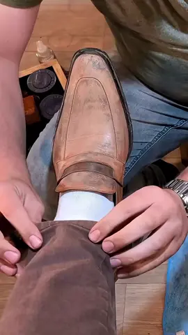 UNBELIEVABLE Shoe Shine EXPERIENCE l Shoe Shine ASMR #satisfying  #shoeshine #asmrsounds  #relax 