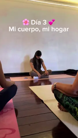 A veces olvido que mi cuerpo no está aquí para ser perfecto, sino para sostenerme, abrazarme y dejarme sentir la vida. 🌸 Hoy elijo mirarlo con gratitud, no con exigencia. Mi cuerpo es mi hogar, y merece amor, no juicio. 💕 #selflove #bodypositivity #journaling #fyp #paratiiiiiiiiiiiiiiiiiiiiiiiiiiiiiii 
