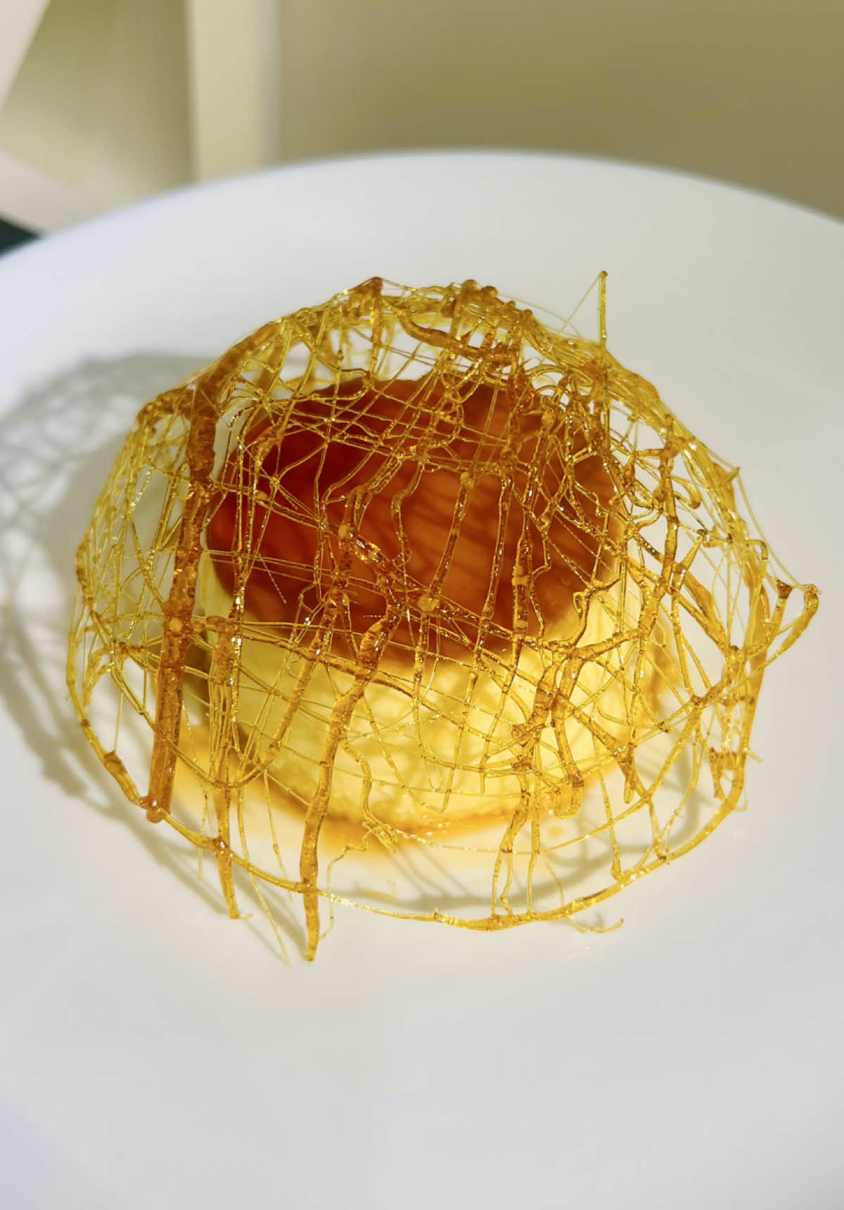 Creme Caramel with Sugar Cage Một trong những món làm nổi kênh của tôi 😁 by Chef Trung #caramel #beautiful #pastry #dessert #chef 
