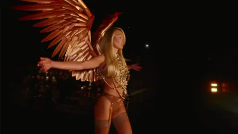 so beautiful  Candice Swanepoel closing segment #candiceswanepoel #victoriassecret #vsfs #vsfashionshow #fyp 