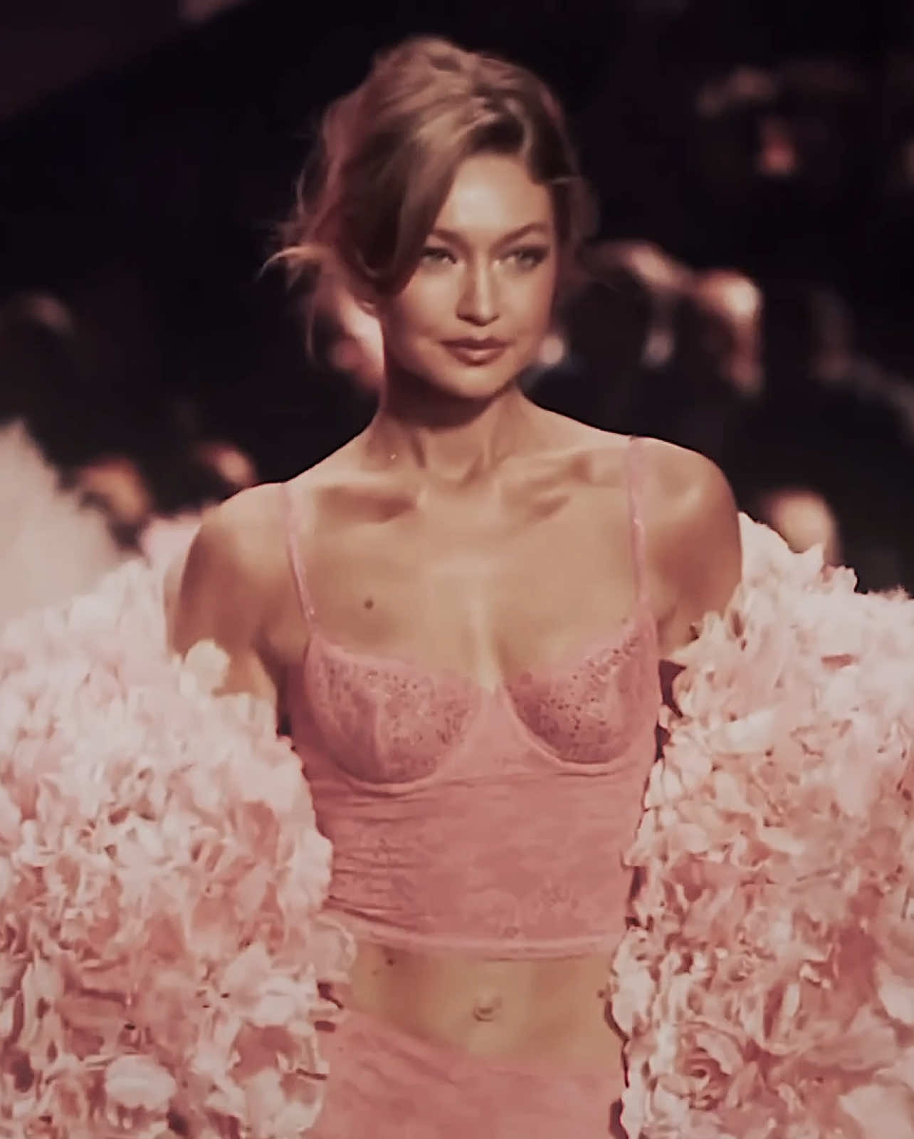 This segment was amazing. #gigihadid #gigihadidedi #vs #model #victoriassecret HIGH-QUALITY CONTENT VICTORIA'S SECRETS 2025 MADISON BEER VS2025