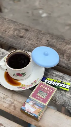 ngopi + nyawang jiel satus #ngopag #kiplikikuk #perkopian #kopicangkir 