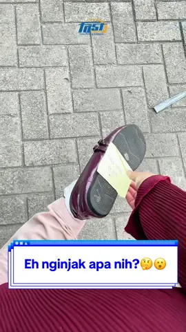 Untung cuma menginjak sticky notes, kalau menginjak dewasa itu berat ternyata😫 Eh tapi bukan soal dewasa, melainkan minfast mau kasih tahu promo cetak kalender di Fast Print harga mulai dari 5ribuan aja. Mau cetak kalender dinding atau kalender meja semua bisa. Custom ukuran / custom design? Tentu bisaaa!🤩 #fastprint #digitalprinting #percetakantangerang #kalender #humor 