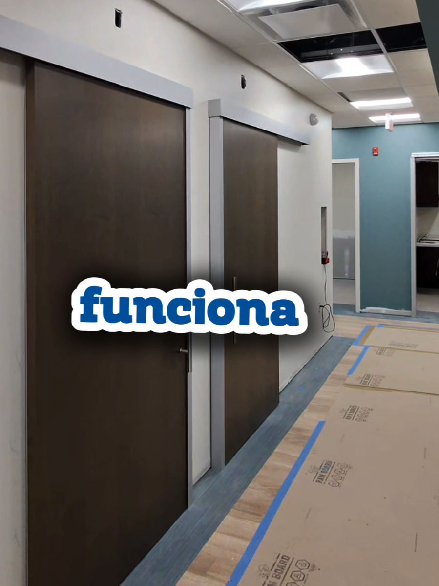 Puertas corredizas, sliding doors. Si te interesa un tutorial de instalacion de puertas AD systems solo dimelo. #construcción #slidingdoor #puertas #doors #barndoor 