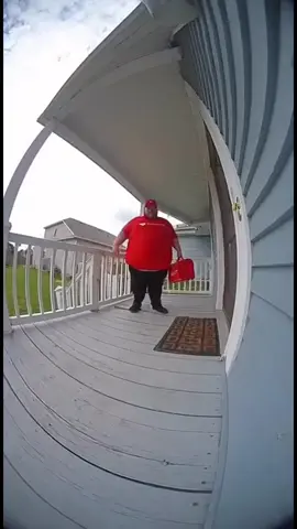 Unbelievable delivery driver! 😱😱 #big #delivery #driver #property #fyp 